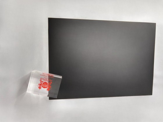 Двухслойный (двухцветный) пластик с клеевым слоем для лазерной гравировки IRROX DESIGN SF70 0,35 мм, черно-белый (аналог Rowmark)